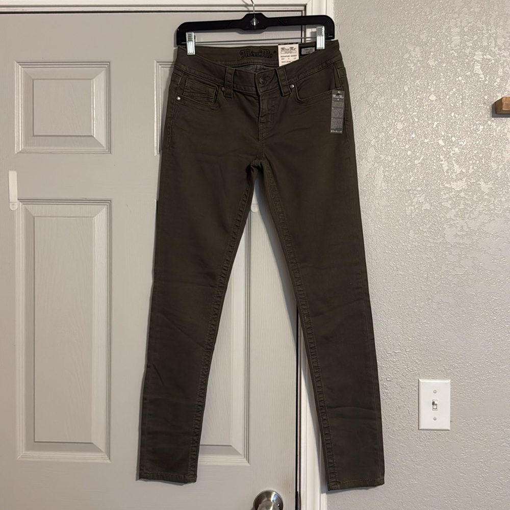 Miss Me Signature Skinny Jeans - Picture 2 of 12